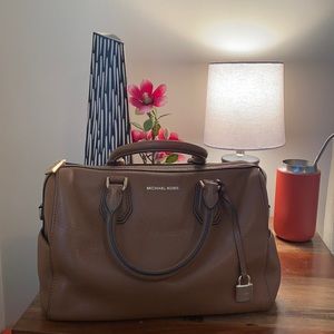 Michael Kors purse with strap included